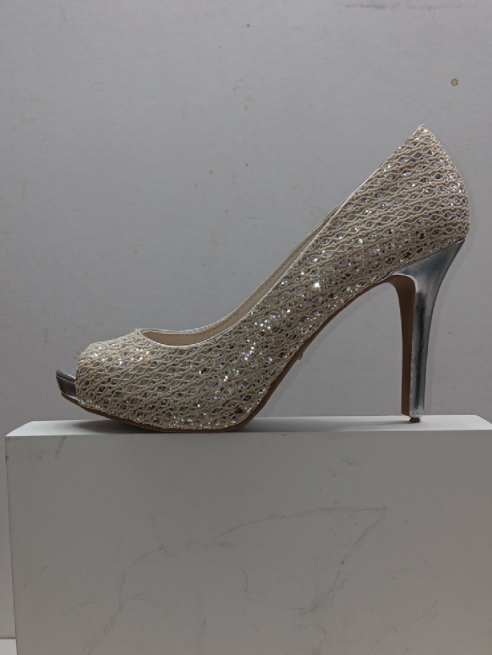 Coach And Four Champagne Sparkle Peep-Toe High Heel Pump Size 7
